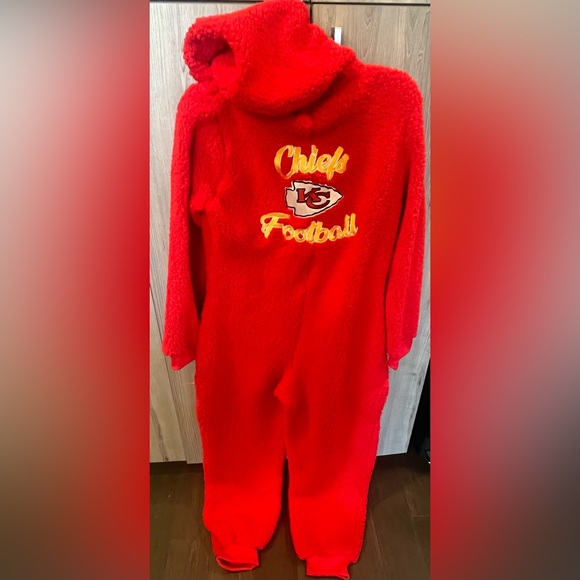 Kansas City Chiefs adults onesie- Red size medium. New with tags - Picture 1 of 5